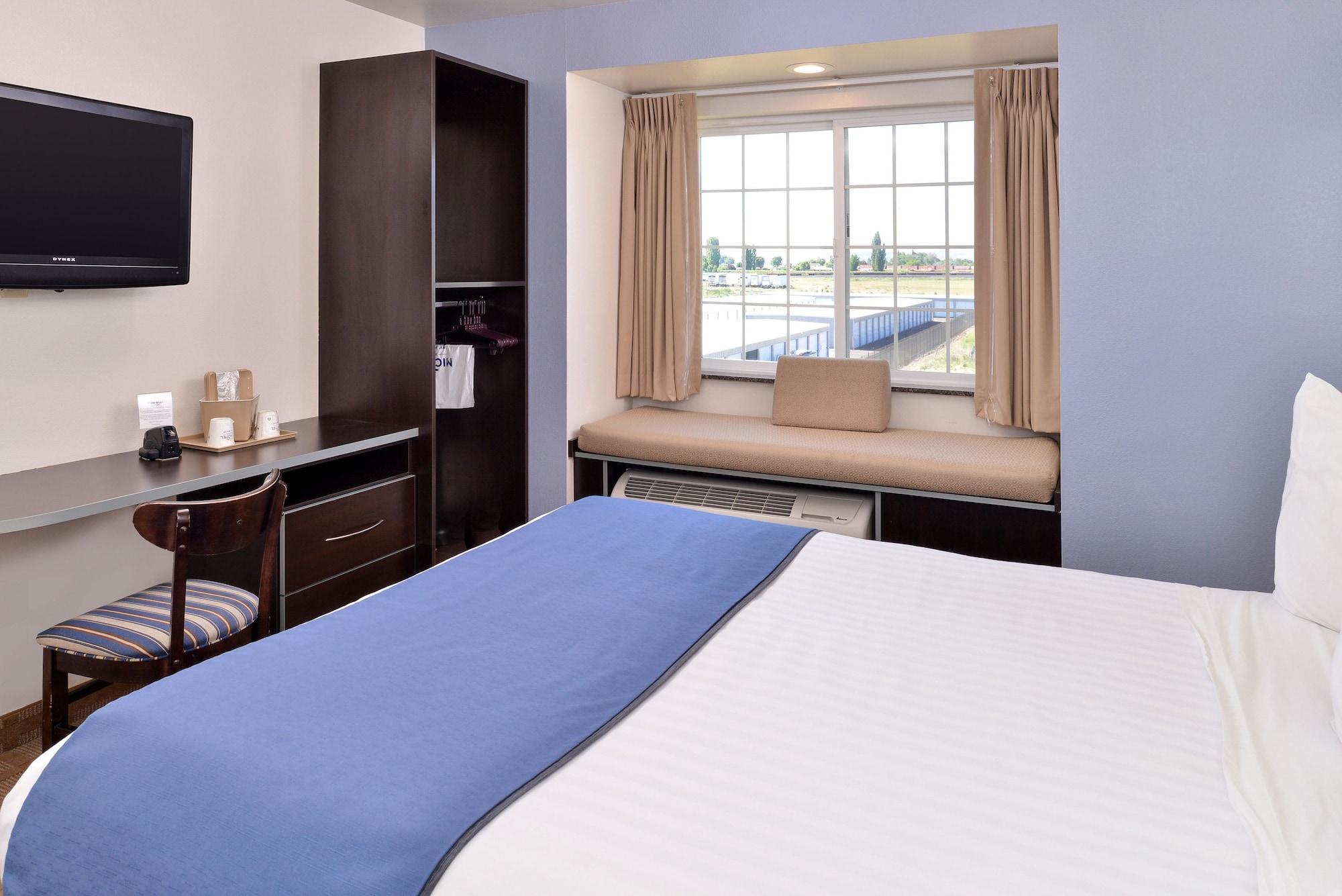 Microtel Inn & Suites By Wyndham Klamath Falls Exterior photo