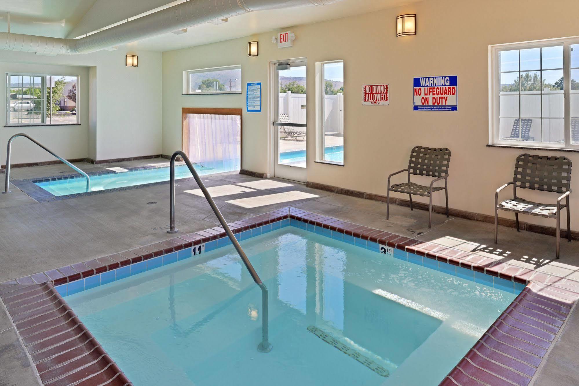 Microtel Inn & Suites By Wyndham Klamath Falls Exterior photo