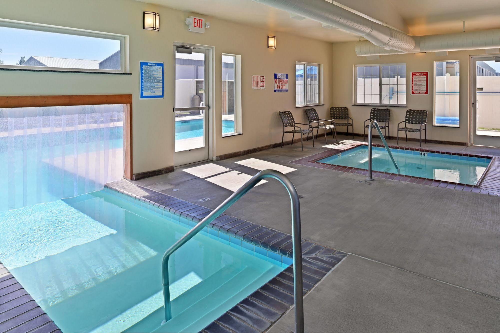 Microtel Inn & Suites By Wyndham Klamath Falls Exterior photo